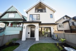 1-864 16th Avenue E Vancouver, BC V5T 2V6