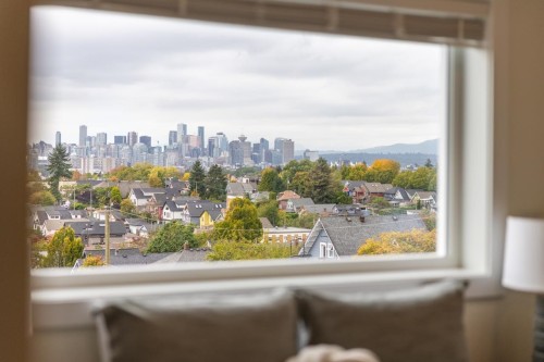 2049 4Th Avenue E, Vancouver, BC 