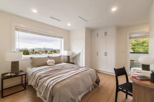 2049 4Th Avenue E, Vancouver, BC 