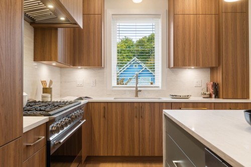 2049 4Th Avenue E, Vancouver, BC 