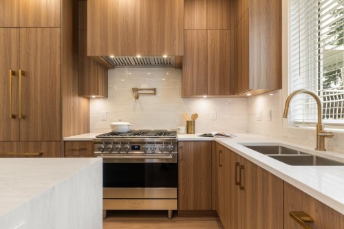 2049 4Th Avenue E, Vancouver, BC 