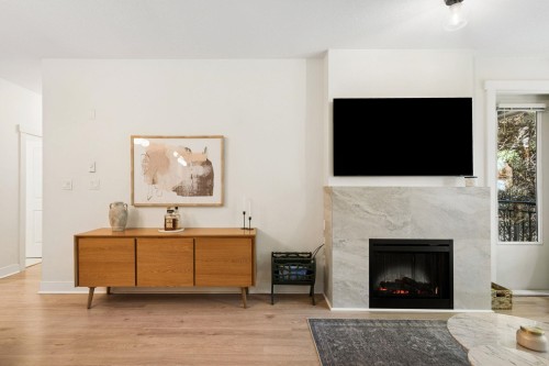 218-1111 27th Street E North Vancouver, BC V7J 1S3