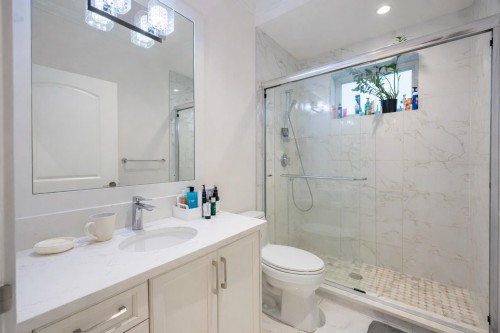 2118 Waverley Avenue, Vancouver, BC 