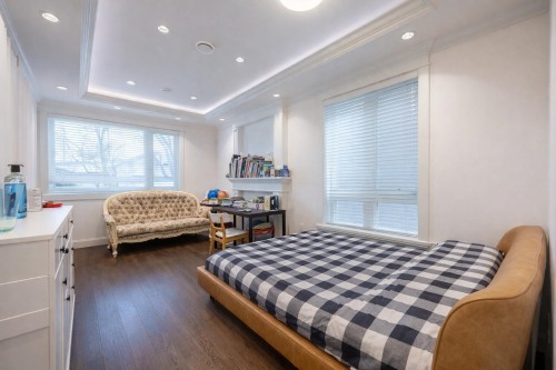 2118 Waverley Avenue, Vancouver, BC 