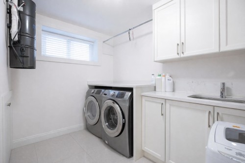 2118 Waverley Avenue, Vancouver, BC 