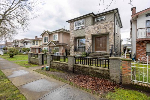 2118 Waverley Avenue, Vancouver, BC 