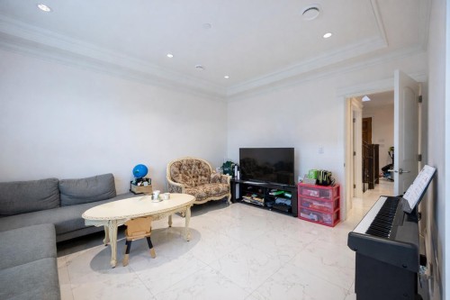 2118 Waverley Avenue, Vancouver, BC 