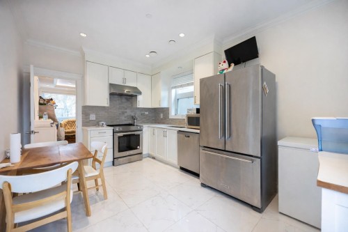 2118 Waverley Avenue, Vancouver, BC 