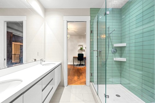 388 Hidhurst Place, West Vancouver, BC 