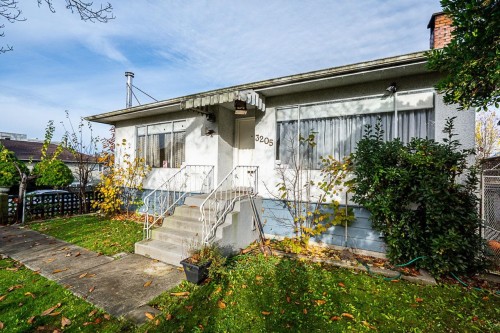 3205 3Rd Avenue E, Vancouver, BC 