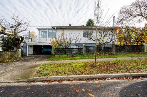 3205 3Rd Avenue E, Vancouver, BC 