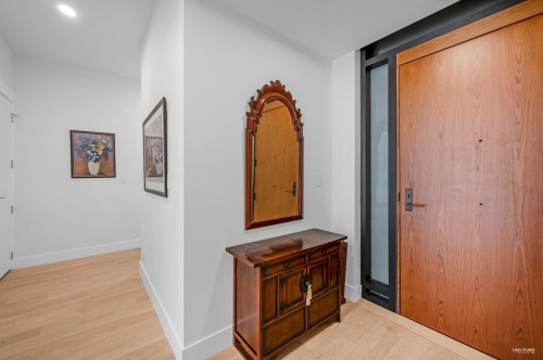 203-6697 Nelson Avenue, West Vancouver, BC 
