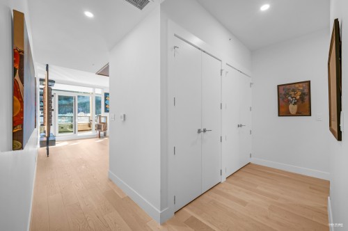 203-6697 Nelson Avenue, West Vancouver, BC 