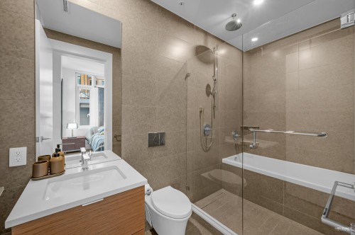 203-6697 Nelson Avenue, West Vancouver, BC 
