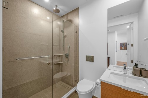 203-6697 Nelson Avenue, West Vancouver, BC 
