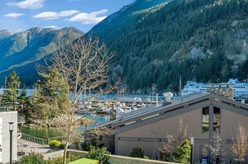 203-6697 Nelson Avenue, West Vancouver, BC 