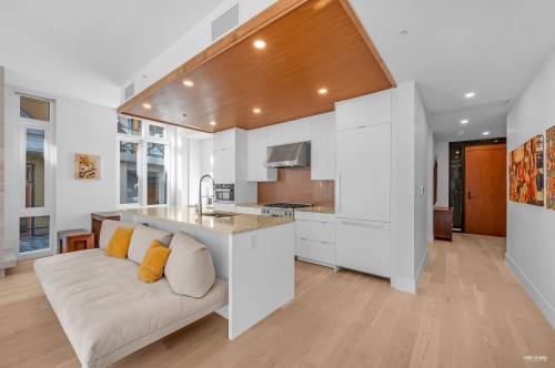 203-6697 Nelson Avenue, West Vancouver, BC 