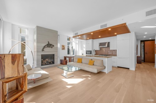 203-6697 Nelson Avenue, West Vancouver, BC 