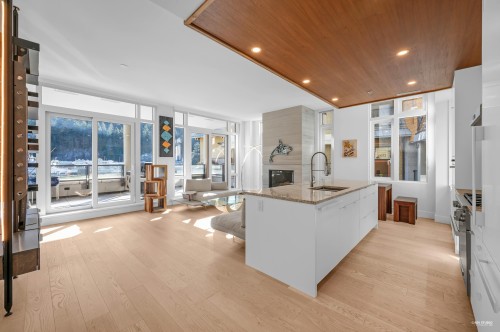 203-6697 Nelson Avenue, West Vancouver, BC 