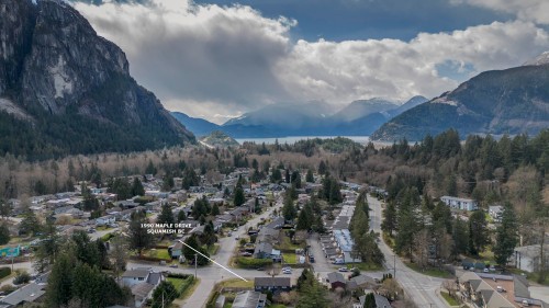 1990 Maple Drive  Squamish, BC V8B 0A6