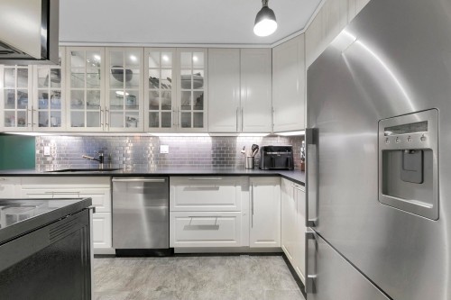 326-9101 Horne Street  Burnaby, BC V3N 4M3