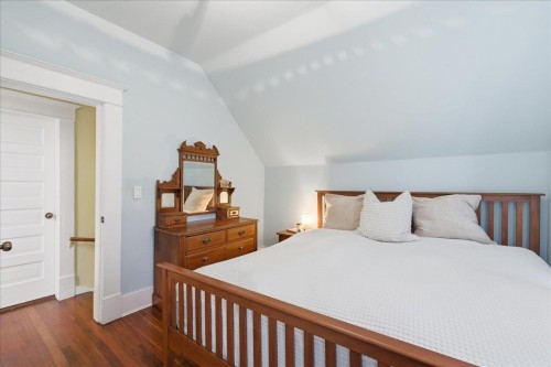 2232 14Th Avenue W, Vancouver, BC 