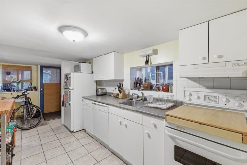 2232 14Th Avenue W, Vancouver, BC 