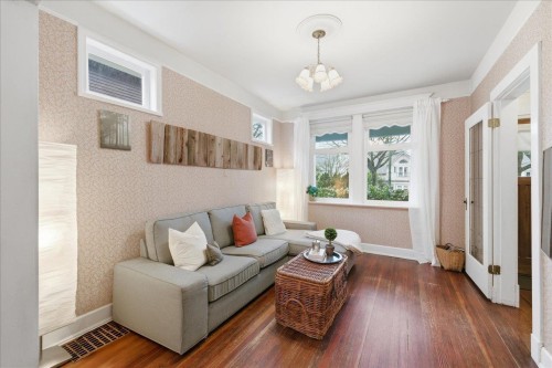 2232 14Th Avenue W, Vancouver, BC 