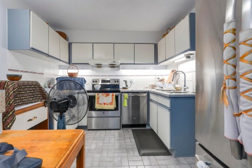 402-2024 Fullerton Avenue, North Vancouver, BC 