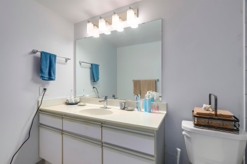 402-2024 Fullerton Avenue, North Vancouver, BC 