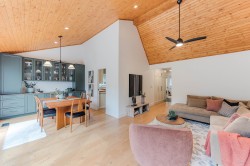 9557 Willowleaf Place  Burnaby, BC V5A 4A5