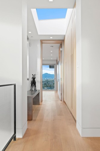 2705 30Th Avenue W, Vancouver, BC 