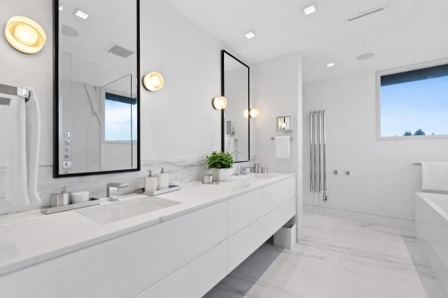 2705 30Th Avenue W, Vancouver, BC 