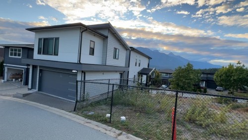 40876 The Crescent, Squamish, BC 