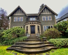 4634 2nd Avenue W Vancouver, BC V6R 1L1