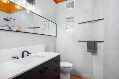 1470 Fraser Road, Pemberton, BC - Indoor Photo Showing Bathroom