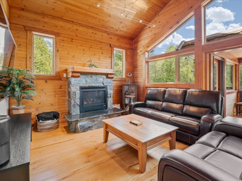 1470 Fraser Road, Pemberton, BC - Indoor Photo Showing Living Room With Fireplace