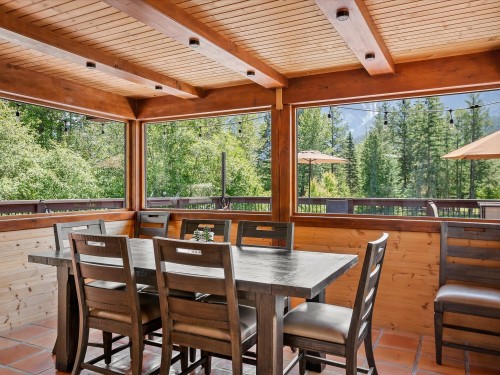 1470 Fraser Road, Pemberton, BC - Indoor Photo Showing Dining Room