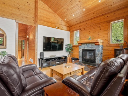 1470 Fraser Road, Pemberton, BC - Indoor Photo Showing Living Room With Fireplace