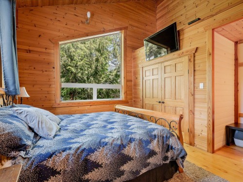 1470 Fraser Road, Pemberton, BC - Indoor Photo Showing Bedroom