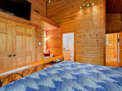 1470 Fraser Road, Pemberton, BC - Indoor Photo Showing Bedroom