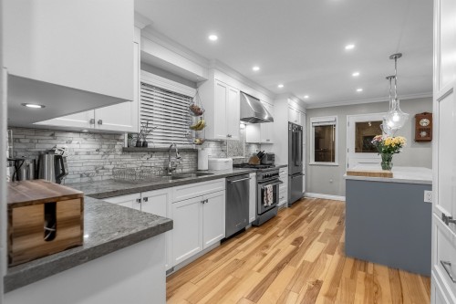 526 Newdale Place, West Vancouver, BC 