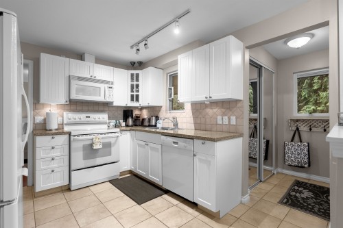526 Newdale Place, West Vancouver, BC 