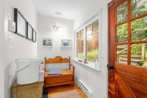 526 Newdale Place, West Vancouver, BC 