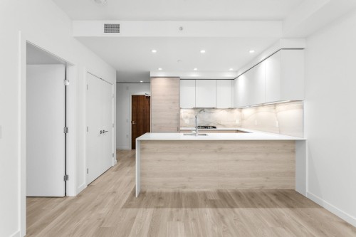 3205-680 Quayside Drive  New Westminster, BC V3M 6Z6