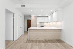 3205-680 Quayside Drive New Westminster, BC V3M 6Z6