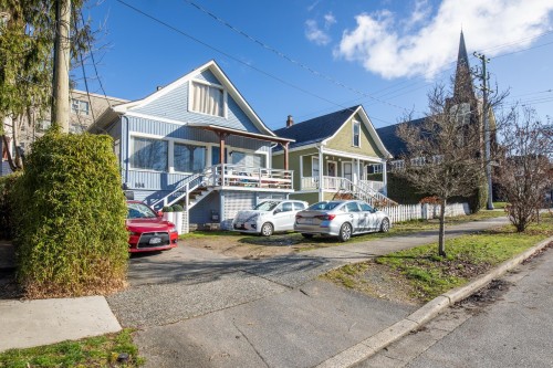 164 10th Street E North Vancouver, BC V7L 2C8