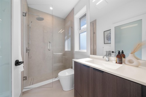 2609 Dundas Street, Vancouver, BC 