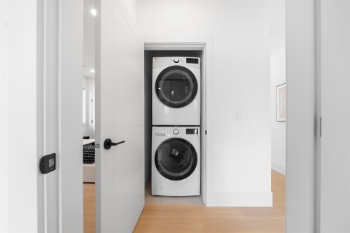 2609 Dundas Street, Vancouver, BC 