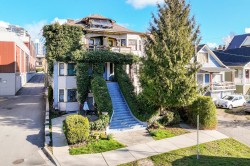 160 10th Street E North Vancouver, BC V7L 2C8
